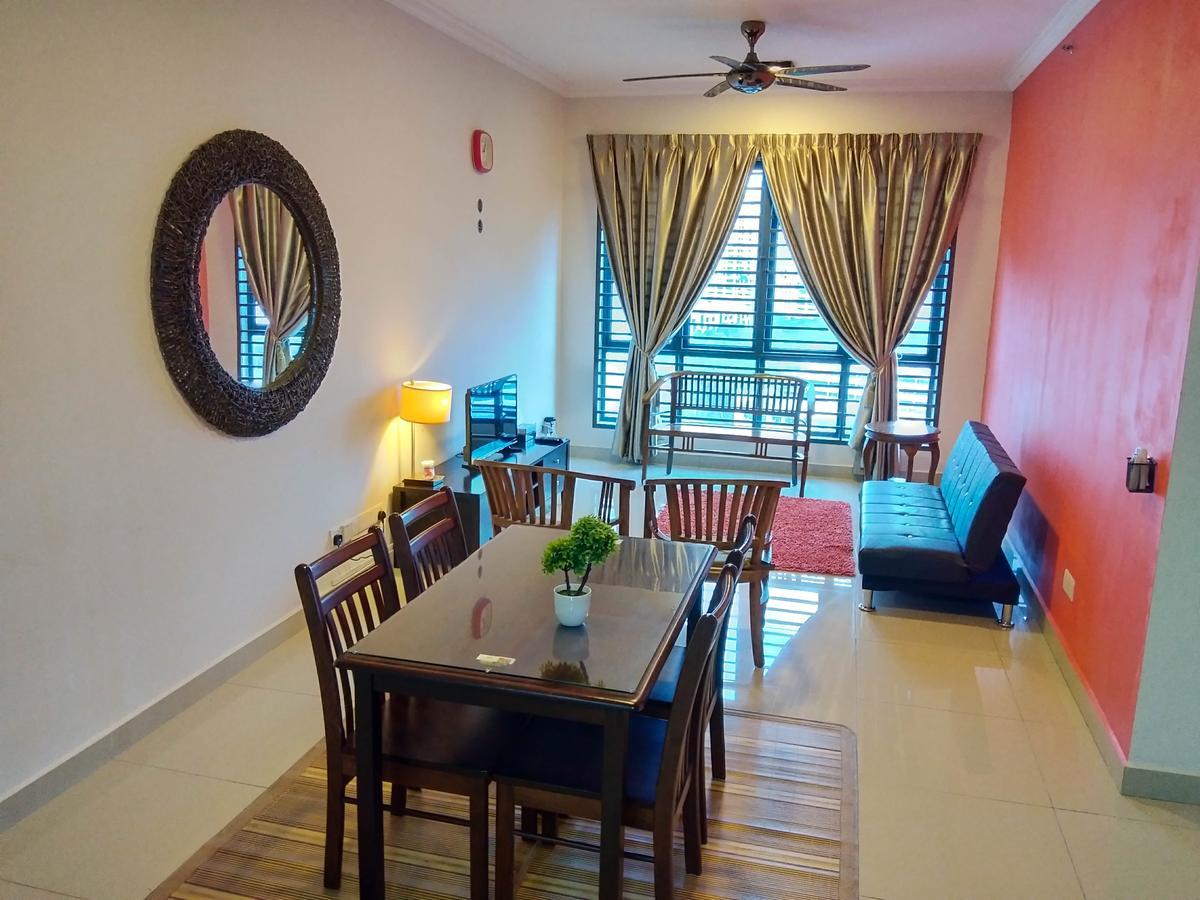 Warih Homestay Seri Kembangan Exterior photo